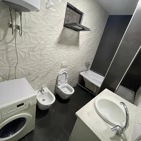 Klajdi Apartman *